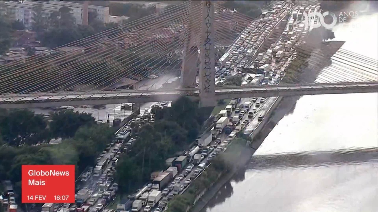 Chuva alaga Marginal Tietê e causa congestionamento; 68 mil estão sem luz