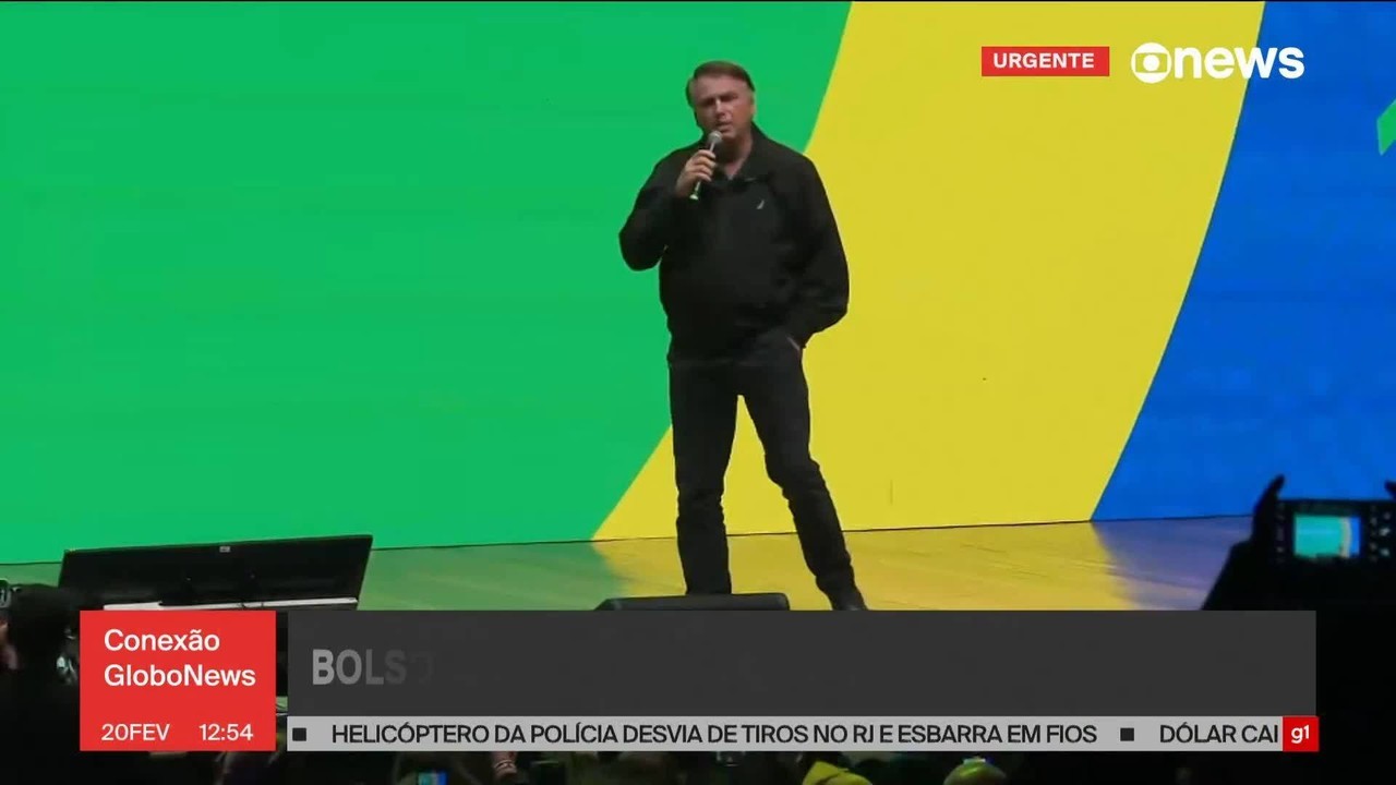 'Consciência tranquila', diz Bolsonaro em 1ª aparição pública após denúncia