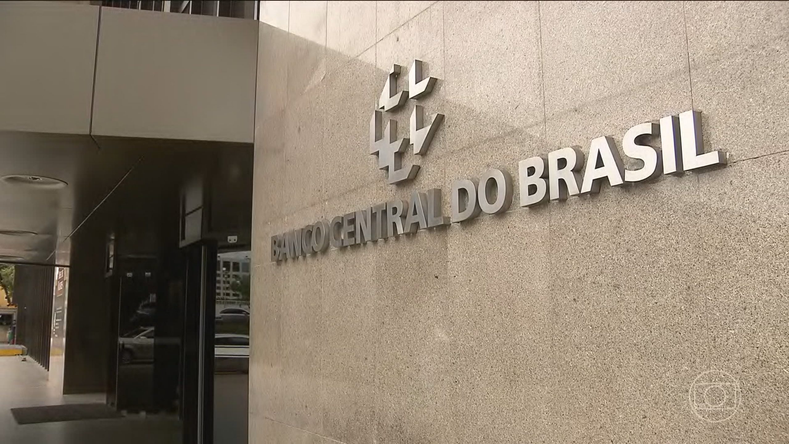 Especialistas afirmam que atual política de gasto público do governo pode comprometer resultado sustentável da economia