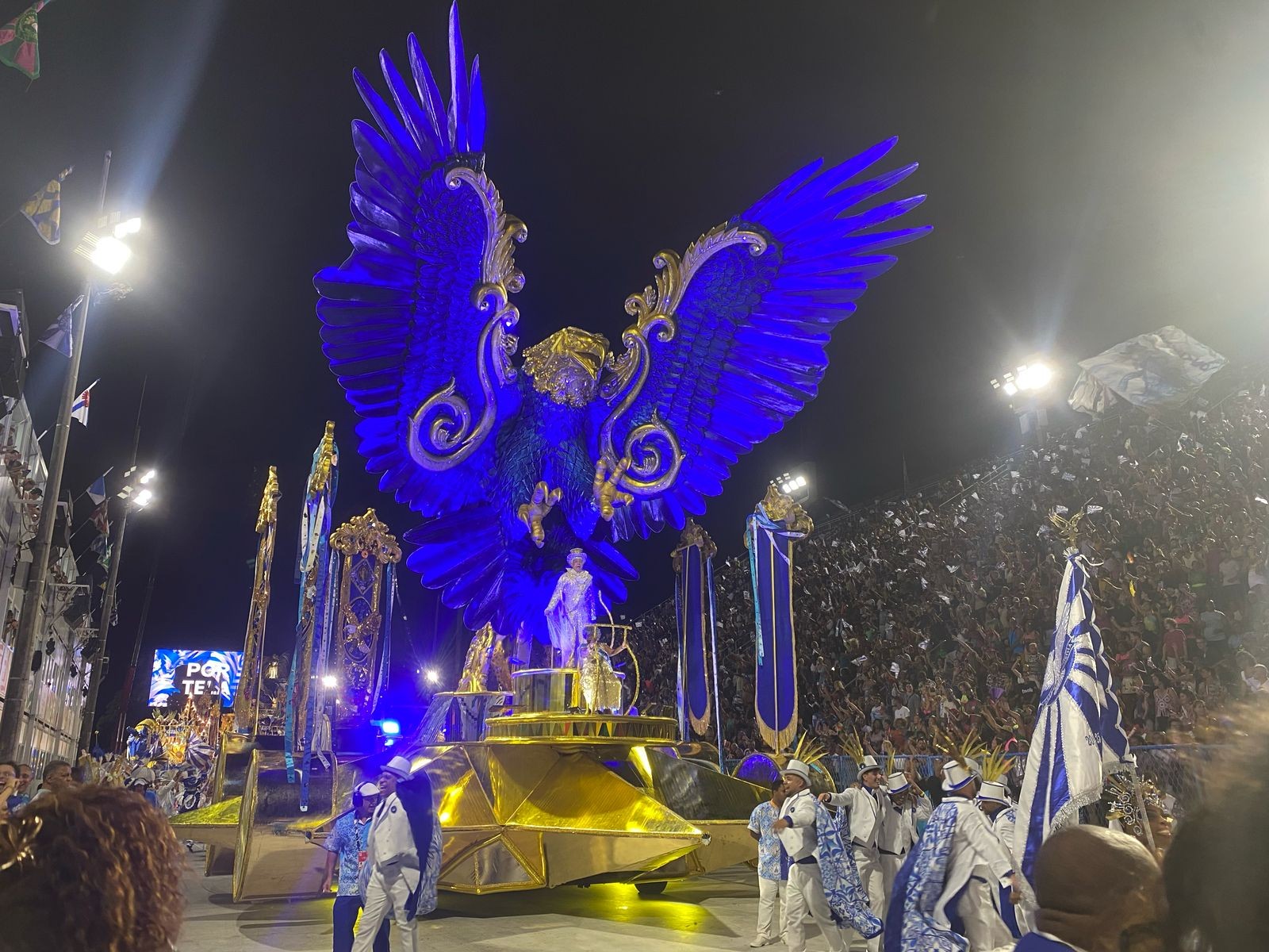 Mangueira e Portela abrem desfile das campeãs do Rio; veja destaques